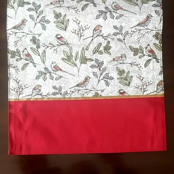 Harorbay Holiday Table Runner 72" Long / Birds & Holly - Picture 2 of 4